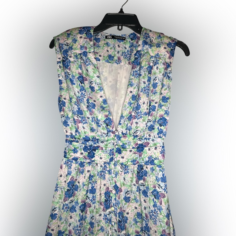 Zara Deep V-Neck Floral Maxi Dress Size Medium
Floral Blue Sleeveless Dress - Picture 9 of 12